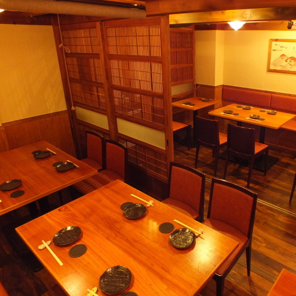 最大20名様までの半個室。和の雰囲気溢れる落ち着いた店内