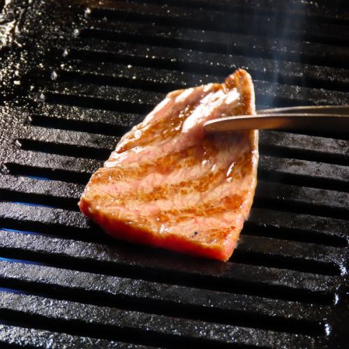 肉汁広がる旨さに舌鼓