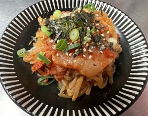 豆芽菜和泡菜菜各一份