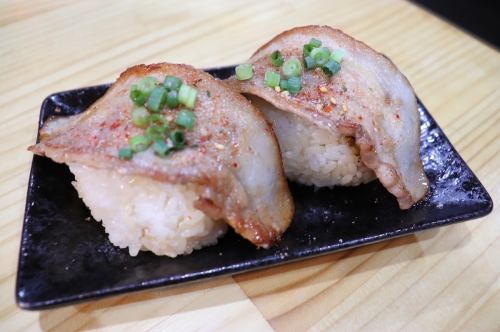 肉のせおにぎり