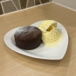 フォンダンショコラ バニラアイス添え