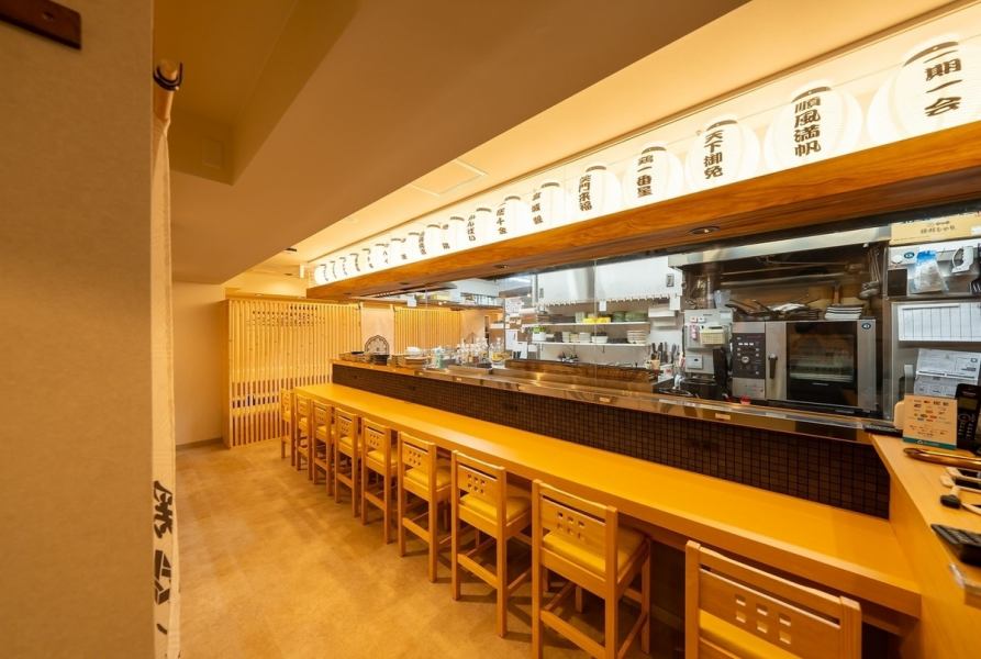 【大人気のカウンター席】ライブ感のあるカウンター席は1名様からでもお気軽にご利用可能！！アラカルトでのお食事もおすすめ♪カウンター席は9席ございますのでサクッと仕事終わりの同僚と飲みに行くのも◎【仙台駅徒歩約1分の好立地！】《☆各種宴会予約受付中☆》各種ご宴会は当店で東北の食材×地酒をお愉しみ下さい♪