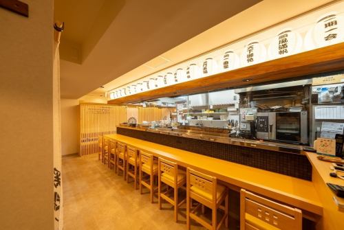 <p>【大人気のカウンター席】ライブ感のあるカウンター席は1名様からでもお気軽にご利用可能！！アラカルトでのお食事もおすすめ♪カウンター席は9席ございますのでサクッと仕事終わりの同僚と飲みに行くのも◎【仙台駅徒歩約1分の好立地！】《☆各種宴会予約受付中☆》各種ご宴会は当店で東北の食材×地酒をお愉しみ下さい♪</p>