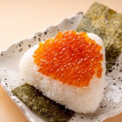 大飯糰配鮭魚籽