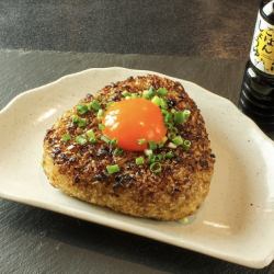 巨大的烤飯糰，可欣賞月光