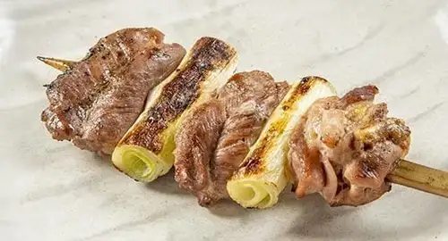 炭烤串:鸡肉和葱(1串)