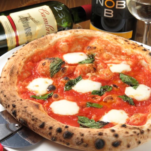 [Stone oven baked pizza] Be sure to try our handmade pizza made with hand-stretched dough! Margherita 660 yen (tax included)