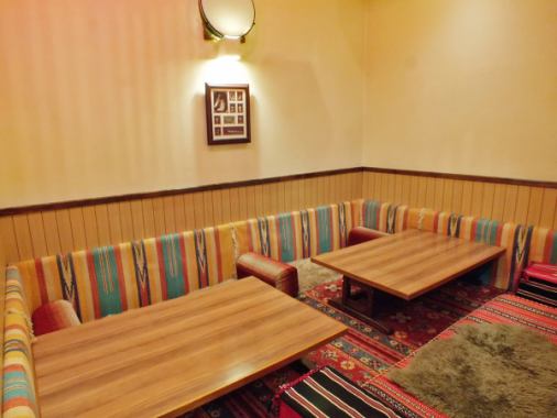 お座敷のお席はプライベート感があり、女子会やママ会にぴった♪　アラビアンな雰囲気をお楽しみください!!