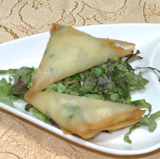 サンブーサ（アラビアのチーズの春巻き）