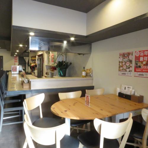 <p>《団体様OK》最大16名様対応可能な広々とした空間は、大人数の宴会にぴったりです☆目配り・気配り上手なスタッフがお客様の人数に合わせてお席をご案内いたしますので、歓送迎会・忘新年会といったイベントにも◎落ち着きのある店内で、ゆったりリラックスした時間を過ごせます。宴会プランは飲み放題付きで3500円(税込)～</p>