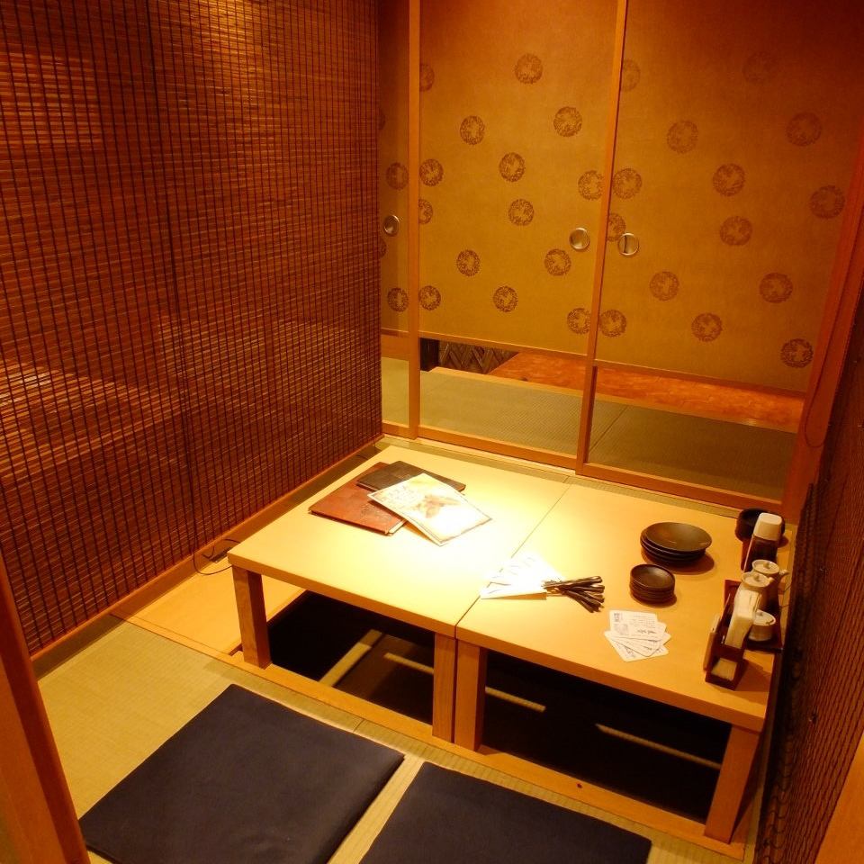 There are also many semi-private rooms with modern Japanese curtains for 4 to 8 people.