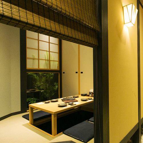 有很多舒适的座位可供选择