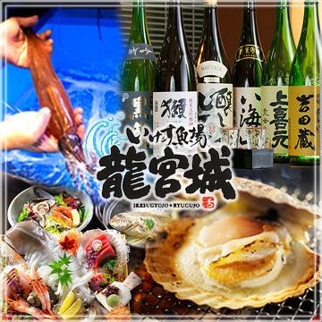 お席の間隔も広めに半個室への優先ご案内でゆったり安心