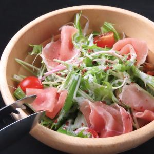 Caesar salad with prosciutto