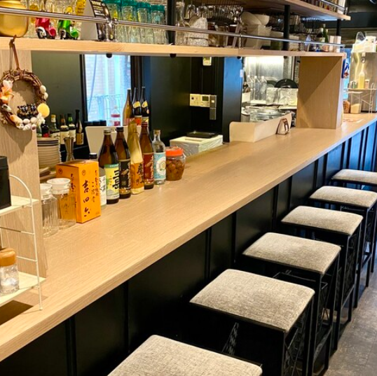 お仕事帰りの一杯にぜひ♪カウンター席ございます。