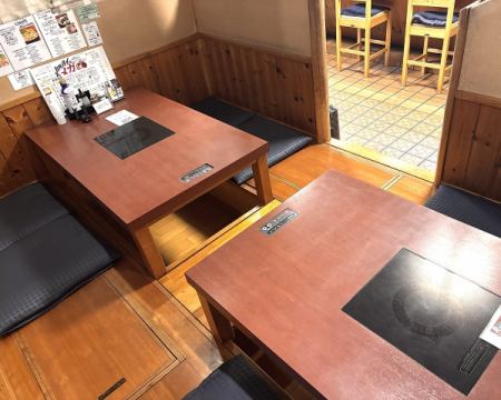 【1F】7～8名様用の掘りごたつ席。ゆったり足がのばせる掘りごたつタイプのお席。小上がりタイプなので、人目を気にせずおくつろぎいただけます8名様までのご宴会やご家族におすすめ。