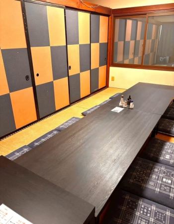 【2F】7名～12名様用、お座敷です!個室席としてご宴会可能です。12名様以上のご宴会は、テーブル席となります。お座敷は座椅子のご用意は、ございません。2階は３時間を目安にご利用をお願いいたします。7名から12名様でテーブル席ご希望の際は　ご相談下さいませ。