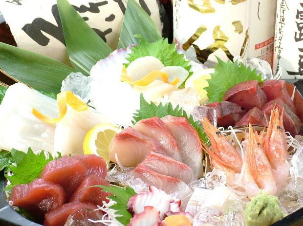 水槽で泳ぐピチピチ鮮魚をお値打ち価格で★活あじのタタキ893円