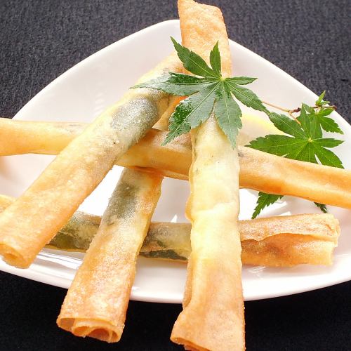Fried cheese stick spring rolls (5 pieces)