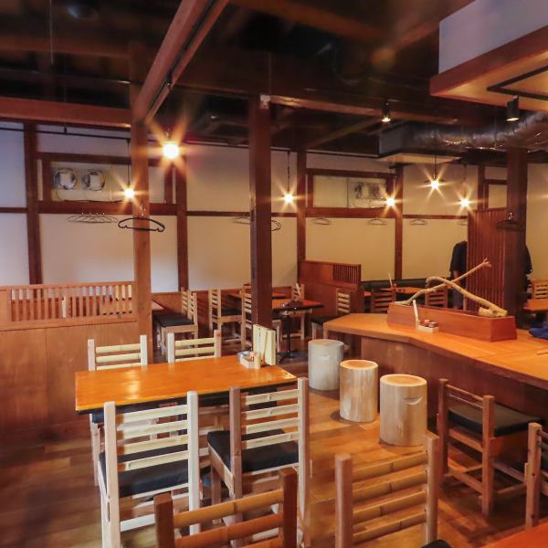 【会社帰りの飲み会や女子会にもぴったり！】サクッとした宴会にもぴったりの4名さまテーブルは大人気！ご宴会や女子会、サクっと2件目利用にもおすすめです◎