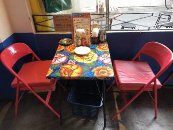 Tables with colorful tablecloths from Mexico will be a picture ♪
