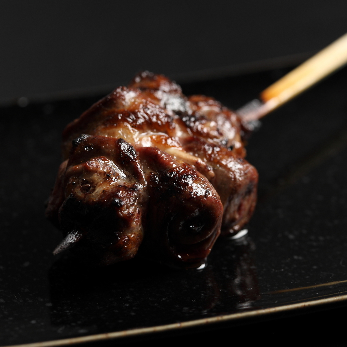 【臨場感溢れるカウンター】職人技光る炭火串焼きをサクッと堪能