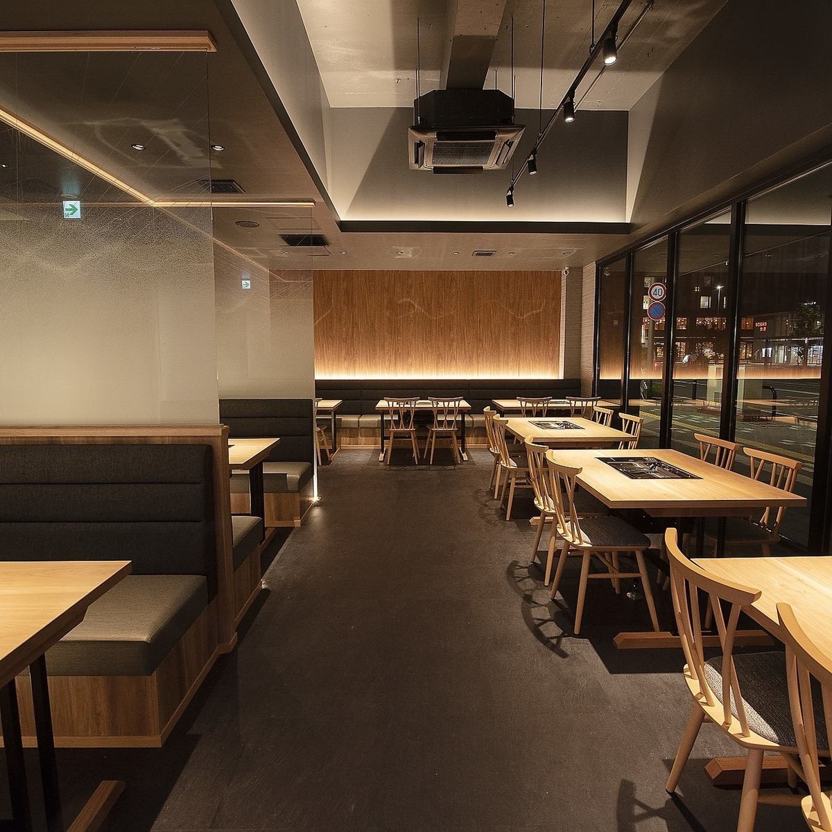 少人数だけでなく、お電話または店頭にて大人数予約も可能です。