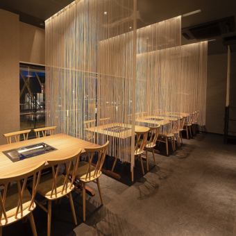 All seats are available at tables.It can be used by small groups as well as large groups of 20 or more.