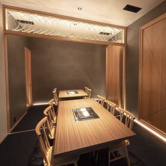 We also have fully private VIP rooms available.A private passageway is also available.