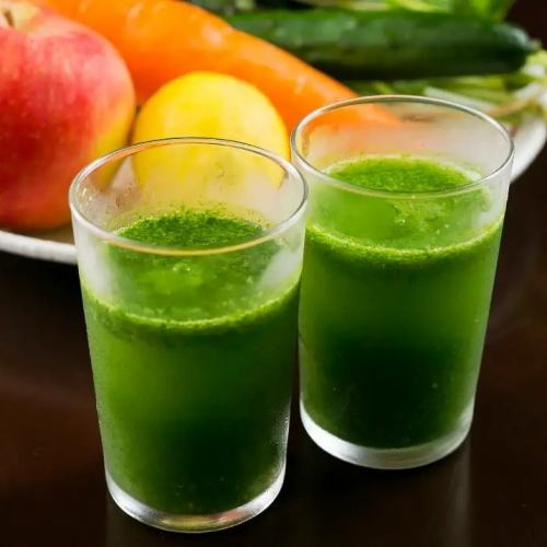 Vegetable juice is served at lunchtime.