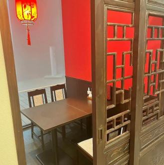 Since it is a completely private room with a door, you can enjoy your meal without worrying about your surroundings.