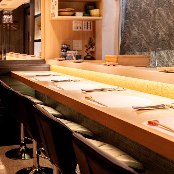 店主が目の前で握ってくれるカウンター席！店主の職人技と会話をお楽しみください◎接待やデート、ご家族と、大切な人たちとのお食事にぜひ♪【京都/祇園/寿司/祇園四条/記念日/誕生日/和食/鮨/河原町】