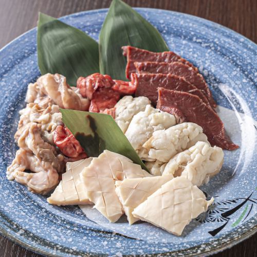 享用由技藝精湛的廚師烹製的近江牛肉刺身和上等內臟,度過一個特別的夜晚。