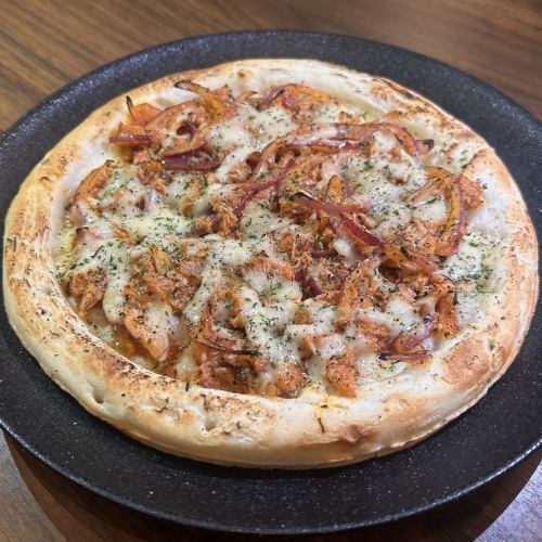 自家製ツナとトマトのピザ