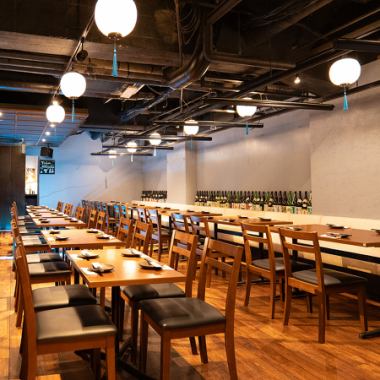 【最大100名様まで◎貸切宴会・パーティ】大人数様でのご利用も大歓迎です。最大100名様までご案内可能な広々とした空間を貸し切ってのご宴会やパーティも承ります。ご利用シーンや人数、予算などお気軽にご相談くださいませ◎お得な飲み放題付コースや限定クーポンでご宴会を更にお得に♪神田での宴会は当店に決まり！