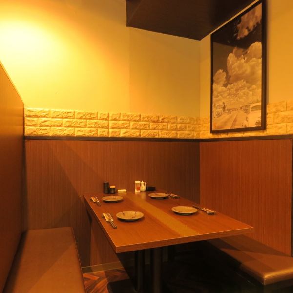 The table seats can be used by 2 to 6 people! It's open until midnight, so it's very easy to use for a drink after work that you worked hard until late, or for a second party or a second house ♪