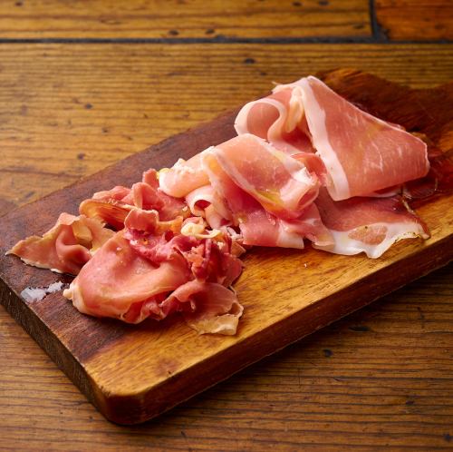 贅沢生ハム種盛り合わせ