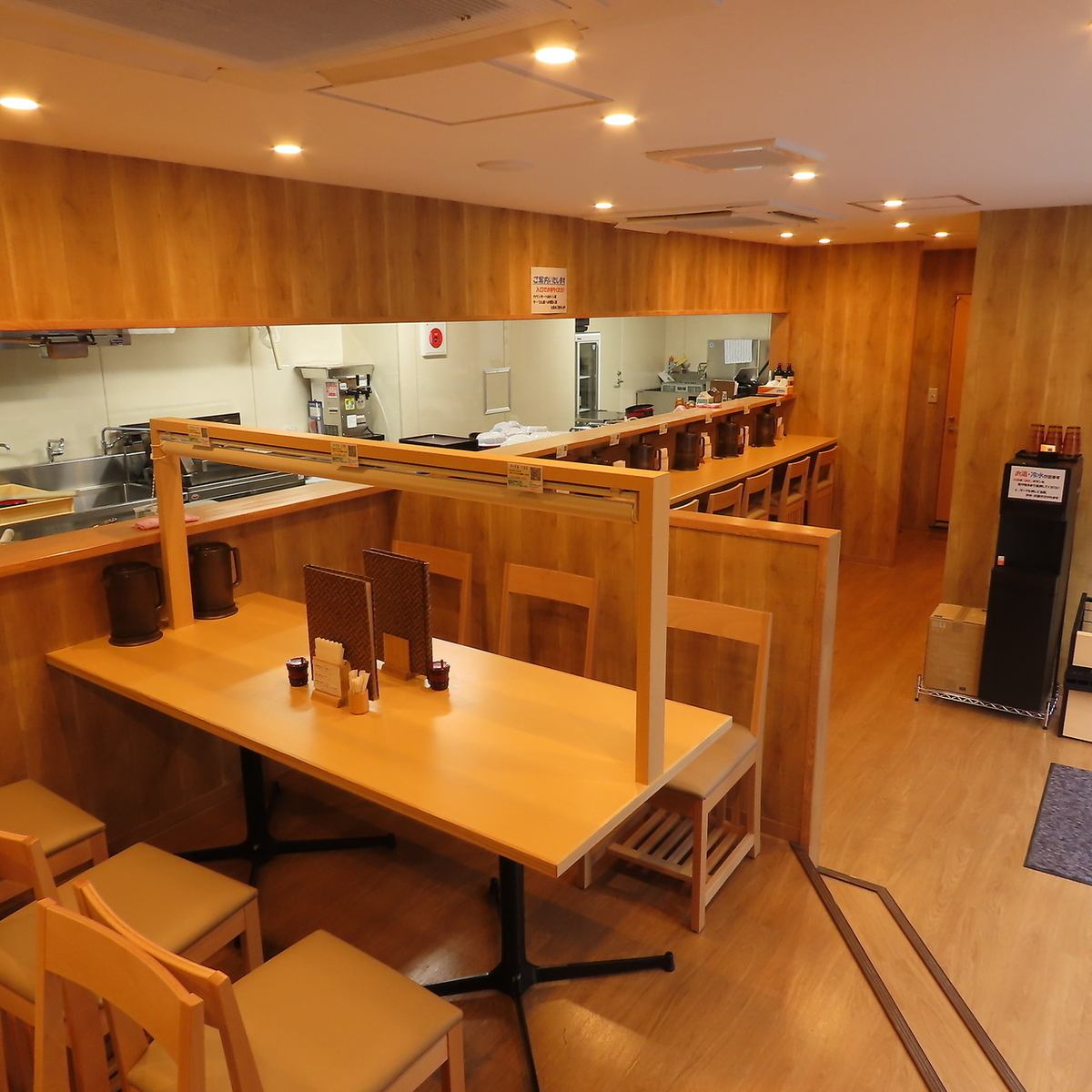 最大12名様まで貸し切り可能です。お気軽にご連絡ください。