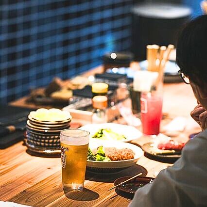 【迫力のあるオープンカウンター】キッチンが見える迫力のあるオープンカウンターひとりでも入りやすい雰囲気◎ご来店お待ちしております。