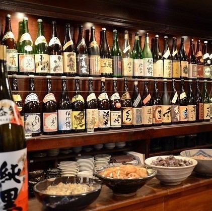 常連様が集うカウンター席。お一人様やデートにも気軽にご利用いただけます！サク飲みはもちろん、しっぽり飲みも大歓迎です！