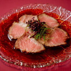 Roast beef from Japanese black beef (with red oil sauce)