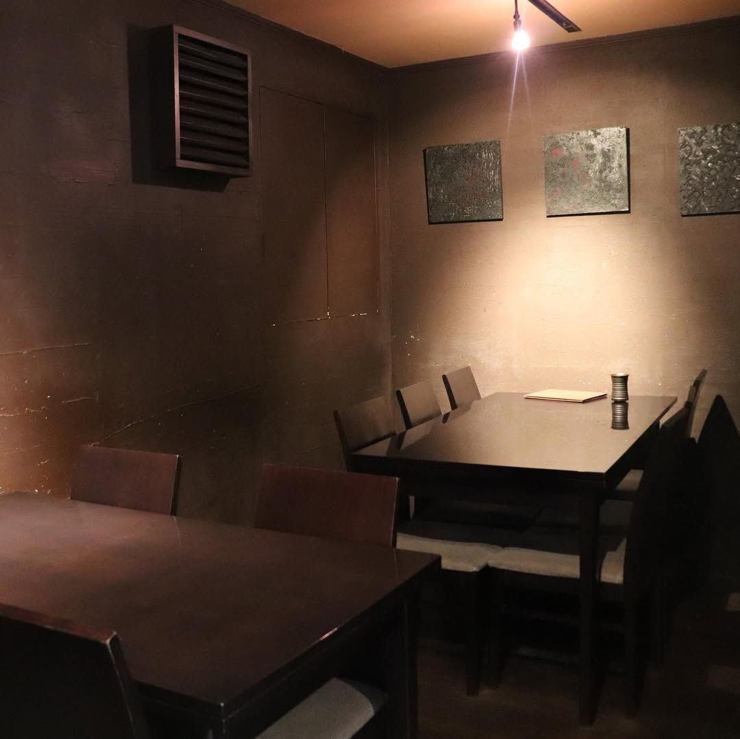 落ち着いた店内は接待や会食、特別なシーンにおすすめ