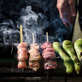 滋賀県産の黒鶏を炭火で焼いた絶品の串焼きを各種ご用意！