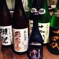 全国各地の厳選地酒・焼酎をご用意！自慢の焼鳥とどうぞ。
