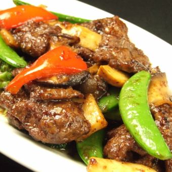 Stir-fried beef and seasonal vegetables with black pepper