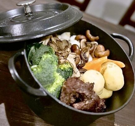 【热腾腾的炖牛肉♪】炖牛肉等7道菜+2小时无限畅饮5,500日元→5,000日元（含税）