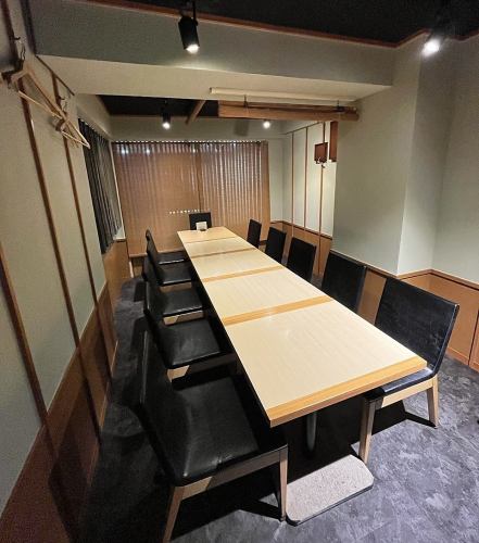 <p>We have private rooms for 8 to 12 people, so you can enjoy various banquets without worrying about your surroundings.</p>