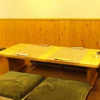 A shop with a cozy atmosphere.The tatami mat seats for 4 people, where you can take off your shoes and relax, are easy to use even for people with small children.