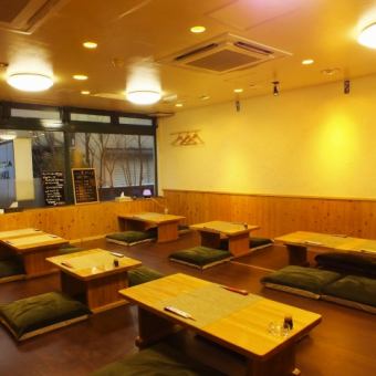 The soft light inside the store is suitable for various occasions such as company banquets, entertainment, dates, and hospitality for customers outside the prefecture.
