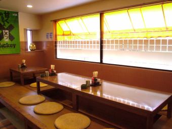 A kotatsu seating area that can accommodate up to 16 people.How about stretching your legs and having a relaxing party?